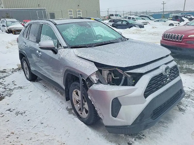 2022 TOYOTA RAV4 XLE  