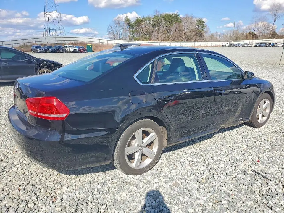 2013 VOLKSWAGEN PASSAT SE  
