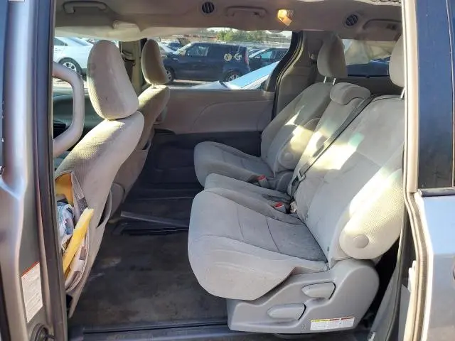 2017 TOYOTA SIENNA LE