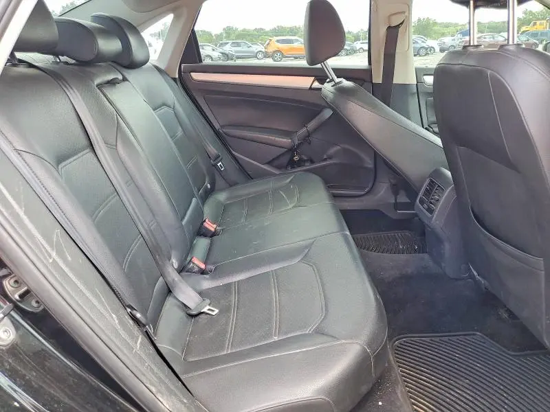 2013 VOLKSWAGEN PASSAT SE  