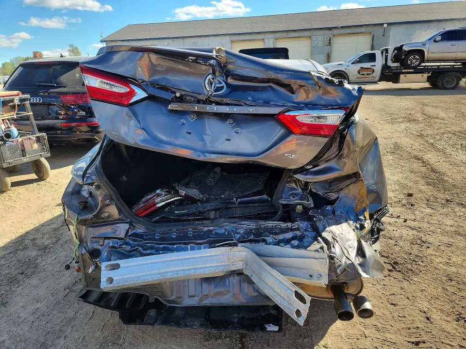 2020 TOYOTA CAMRY SE  