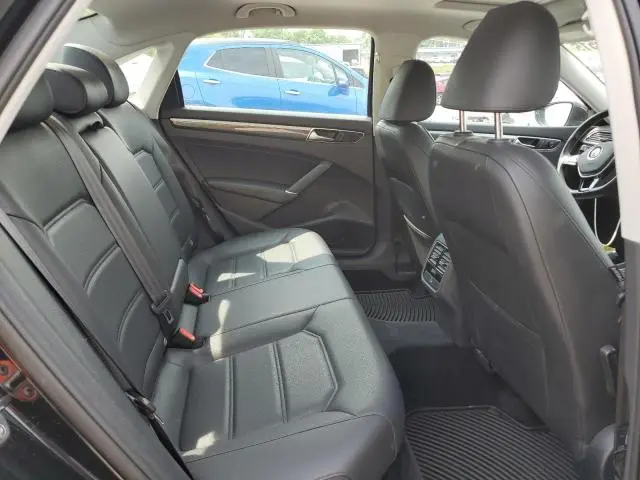 2017 VOLKSWAGEN PASSAT SE  