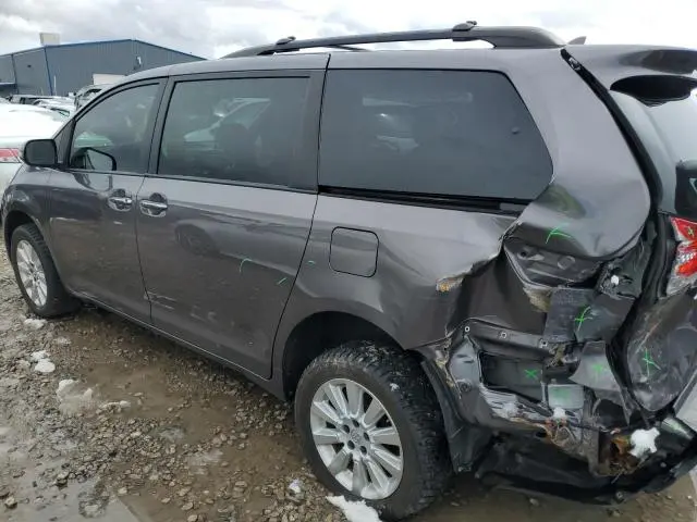 2013 TOYOTA SIENNA XLE