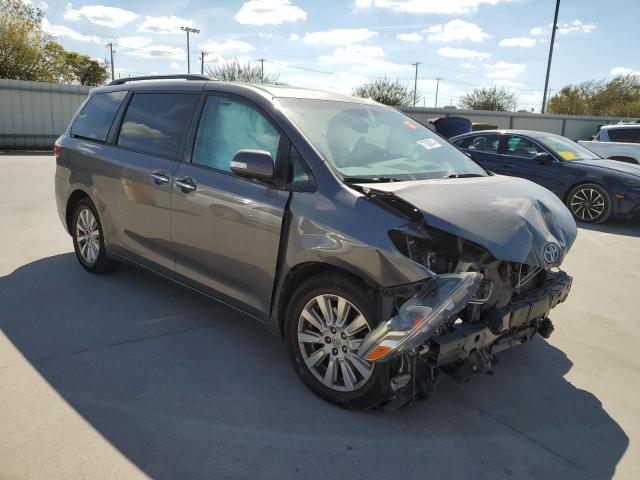 2017 TOYOTA SIENNA XLE