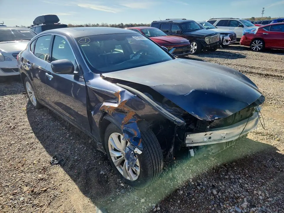 2011 INFINITI M37 X  