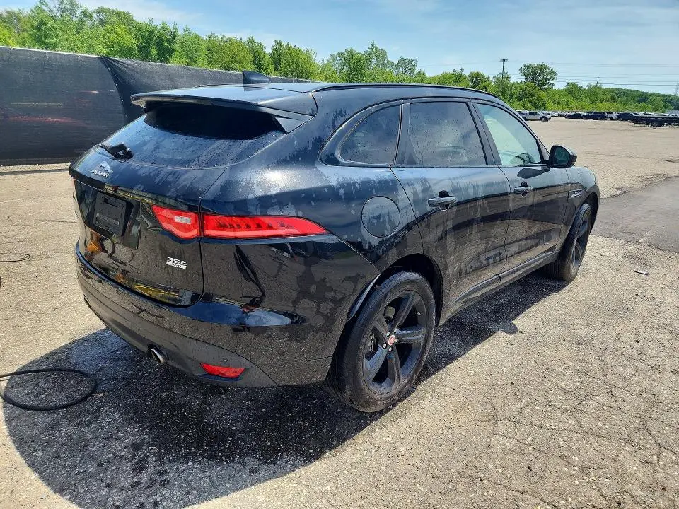 2017 JAGUAR F-PACE R - SPORT  