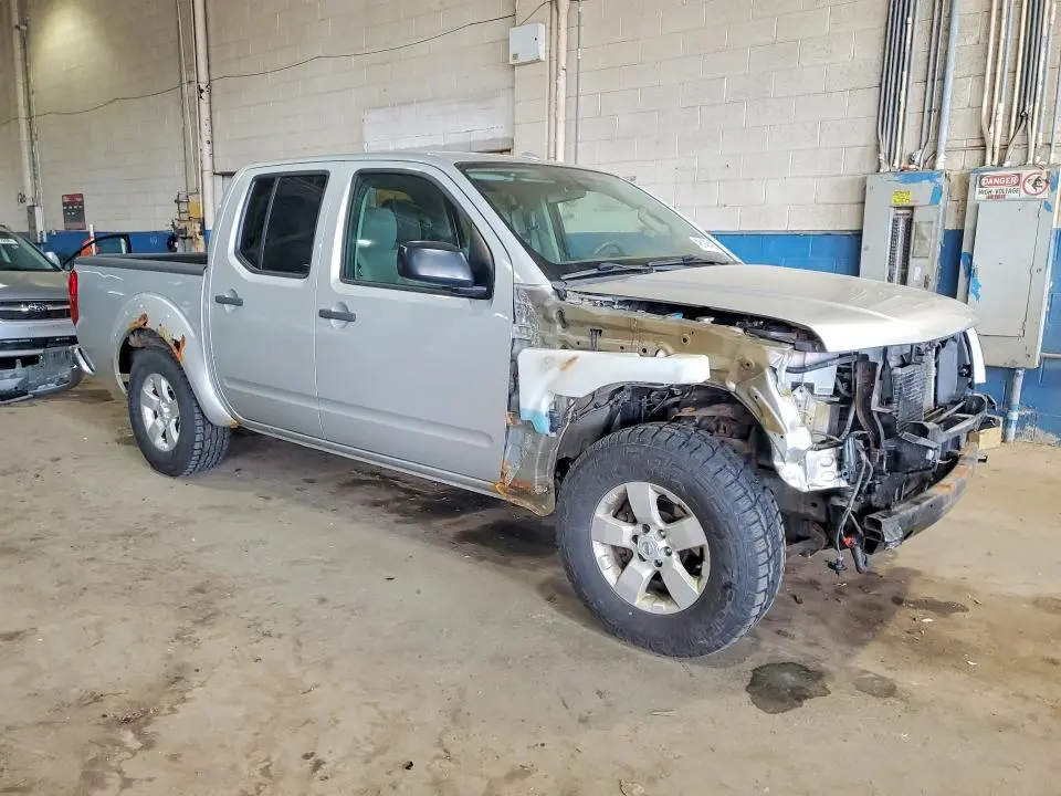 2013 NISSAN FRONTIER S  