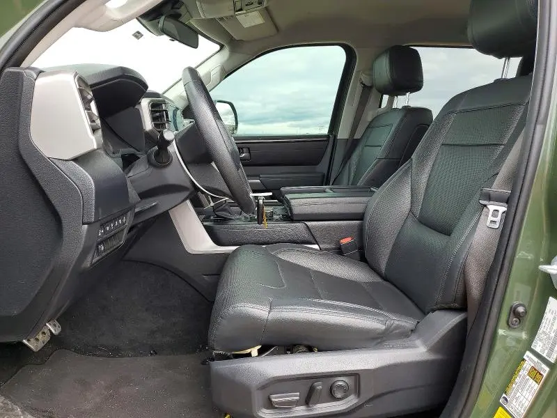 2022 TOYOTA TUNDRA SR5  