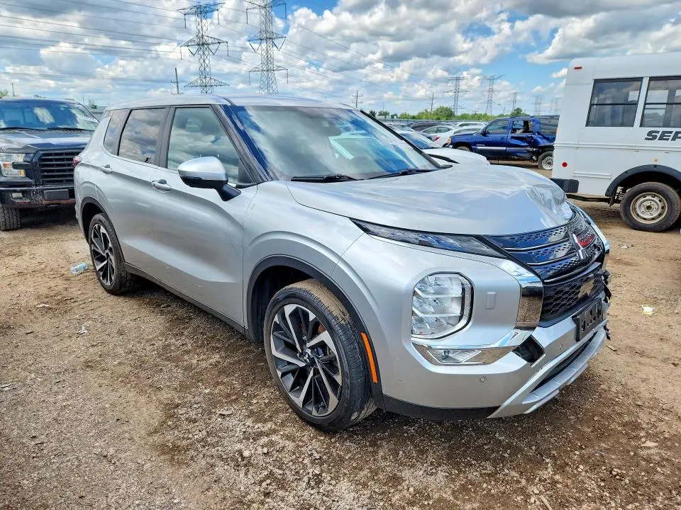 2024 MITSUBISHI OUTLANDER SE  