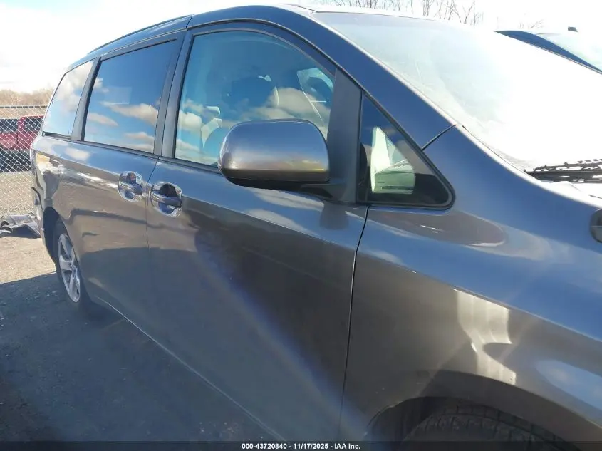 2012 TOYOTA SIENNA LE V6 8 PASSENGER