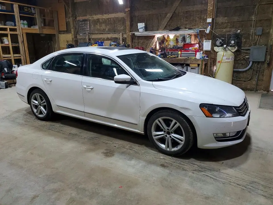 2015 VOLKSWAGEN PASSAT SE  