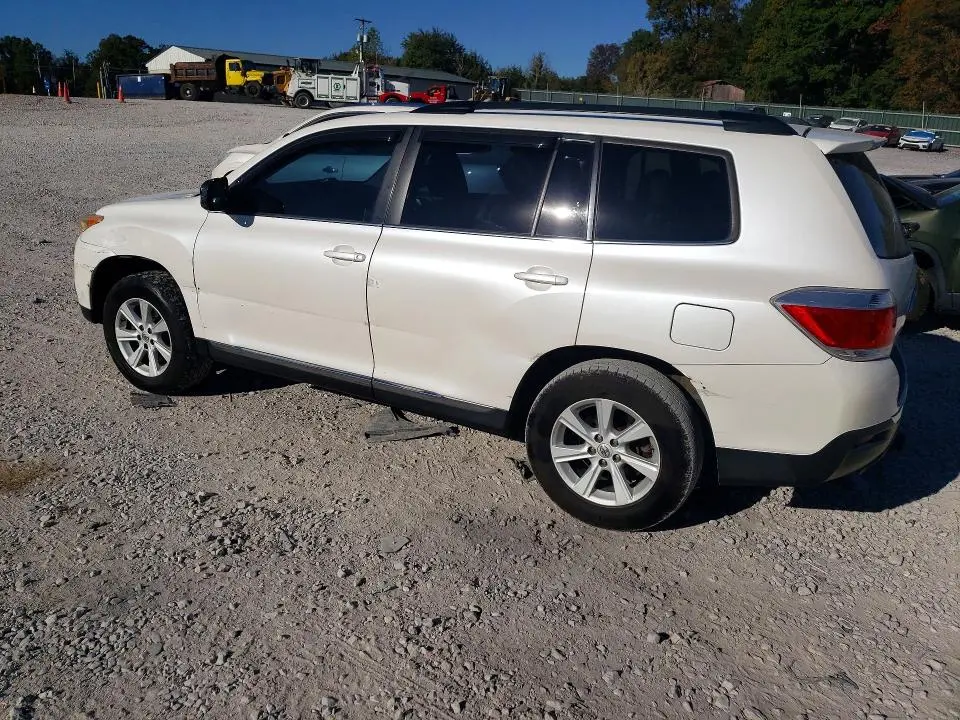 2013 TOYOTA HIGHLANDER SE  