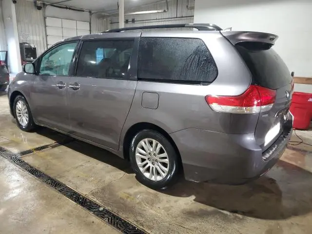 2011 TOYOTA SIENNA XLE  