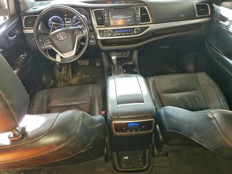 2018 TOYOTA HIGHLANDER SE  