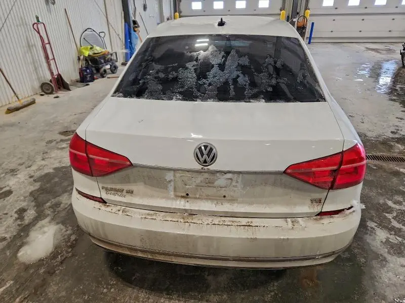 2016 VOLKSWAGEN PASSAT SE  