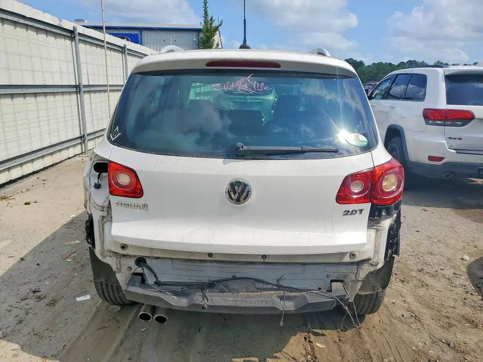 2010 VOLKSWAGEN TIGUAN S  