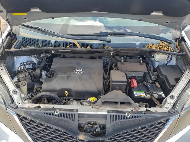 2014 TOYOTA SIENNA SPORT  