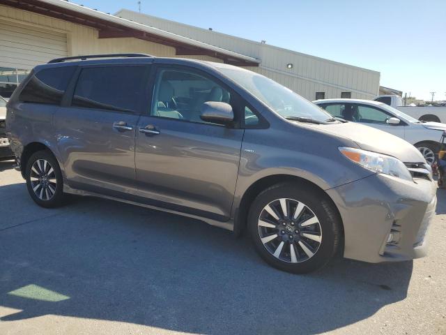 2019 TOYOTA SIENNA XLE