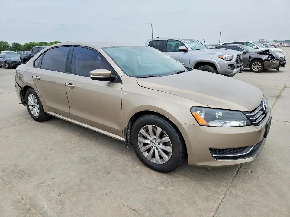 2015 VOLKSWAGEN PASSAT S  