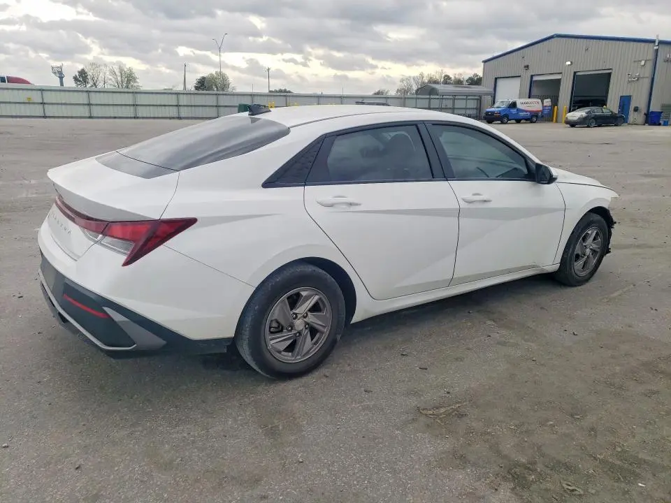2025 HYUNDAI ELANTRA SE  
