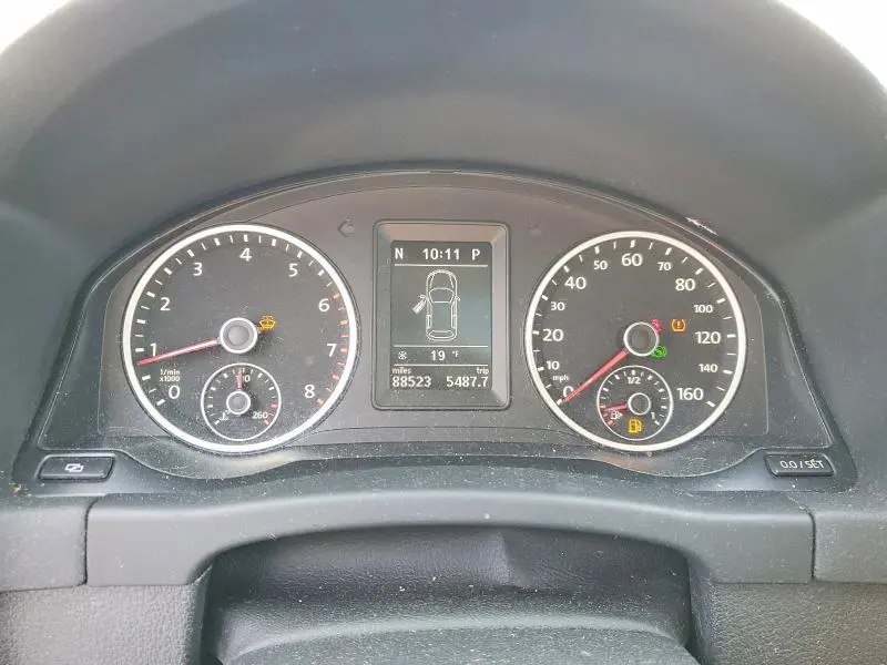 2011 VOLKSWAGEN TIGUAN S  
