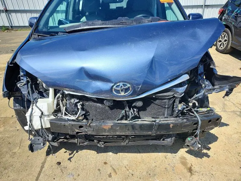 2017 TOYOTA SIENNA XLE 8-PASSENGER  
