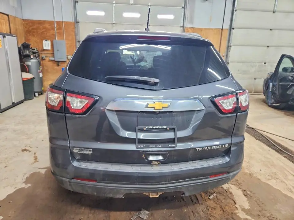 2013 CHEVROLET TRAVERSE LS  