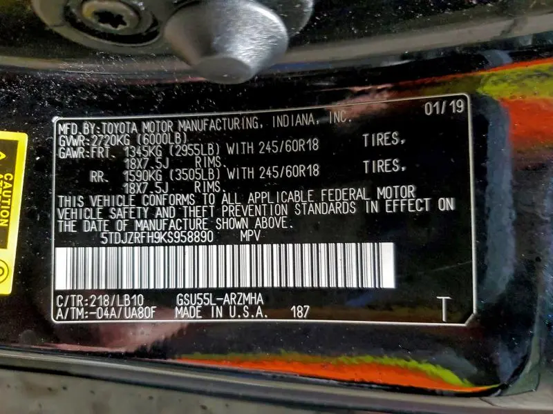 2019 TOYOTA HIGHLANDER SE  