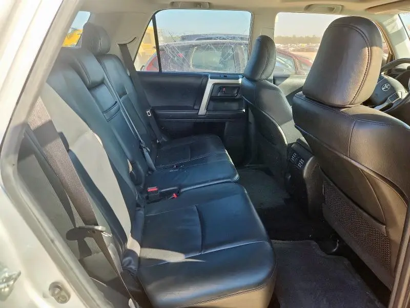 2010 TOYOTA 4RUNNER SR5  