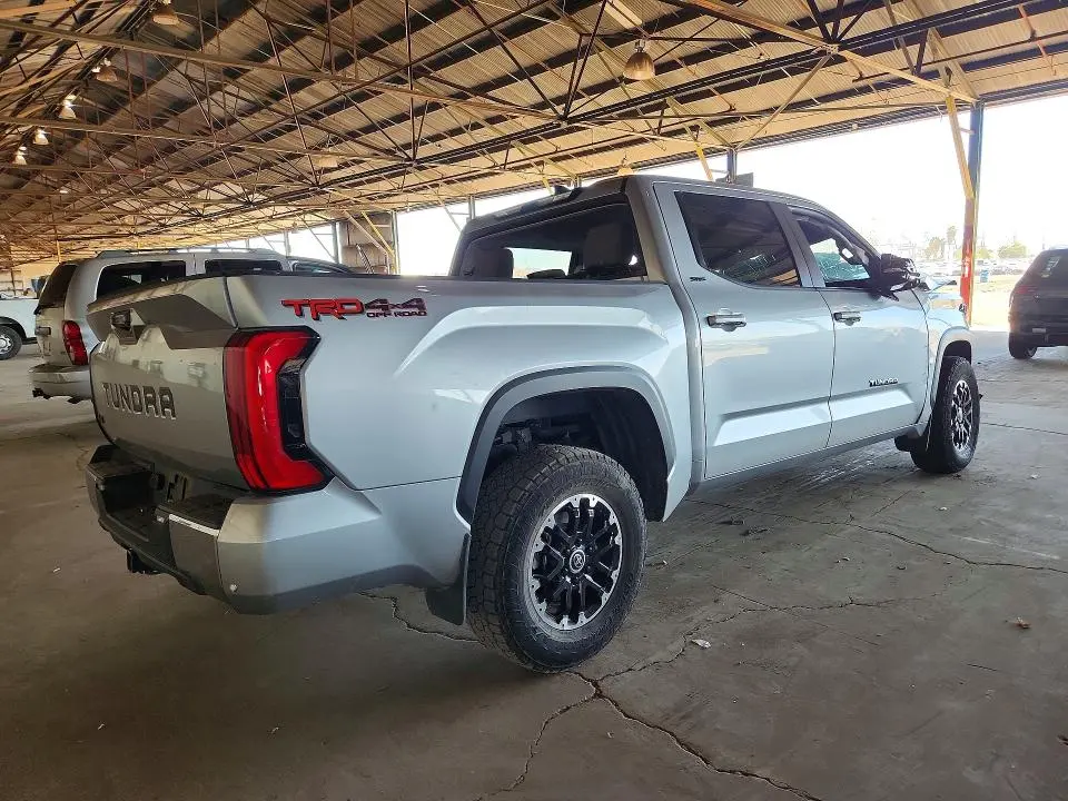 2024 TOYOTA TUNDRA SR5  
