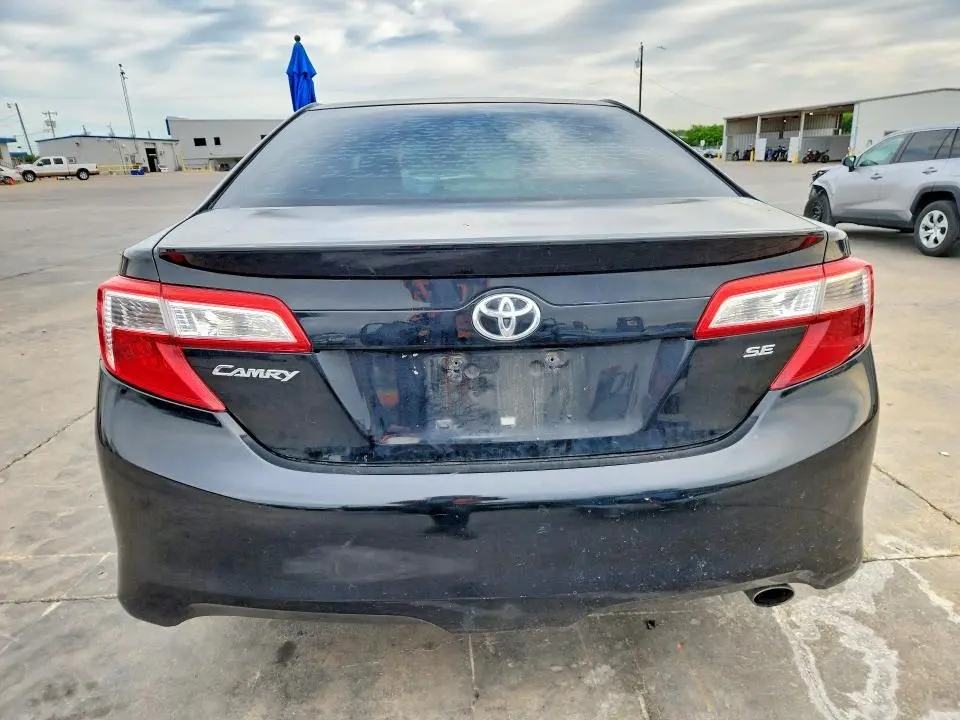 2013 TOYOTA CAMRY SE  