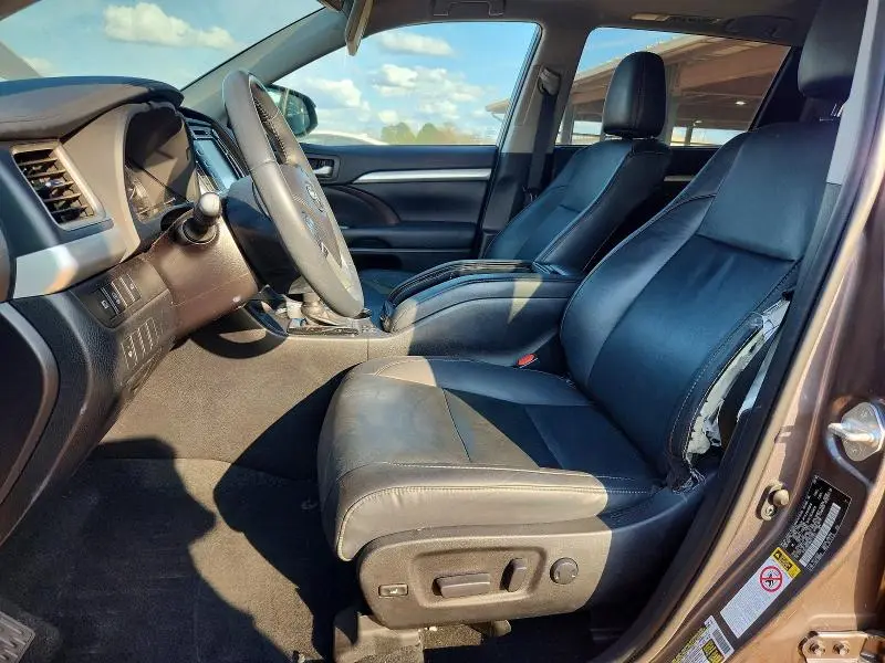 2019 TOYOTA HIGHLANDER XLE  