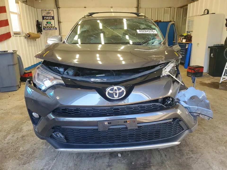 2016 TOYOTA RAV4 SE  