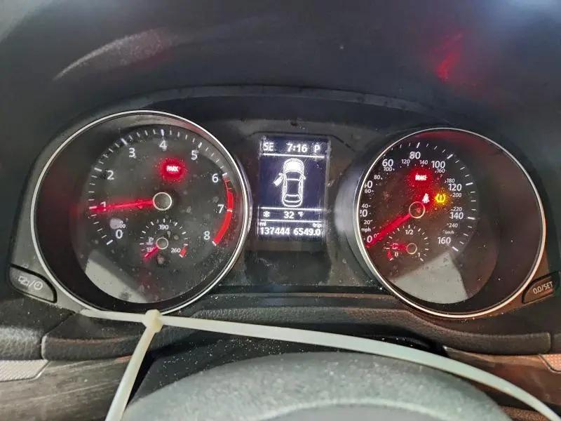 2016 VOLKSWAGEN PASSAT SE  