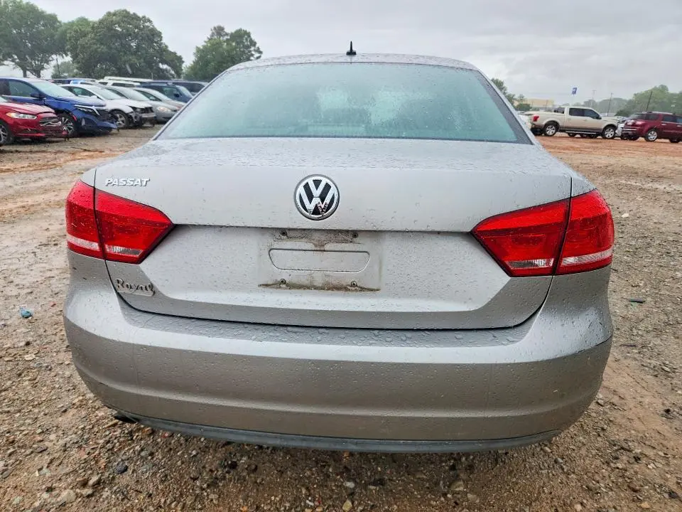 2013 VOLKSWAGEN PASSAT S  