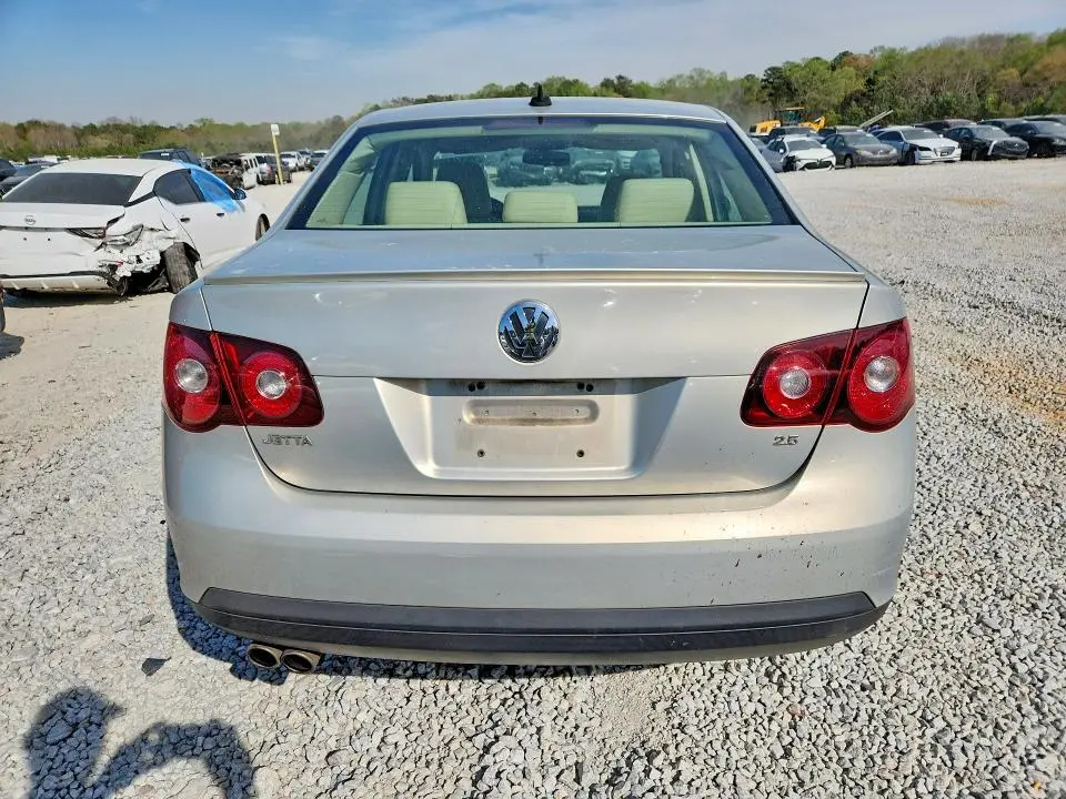 2010 VOLKSWAGEN JETTA SE  