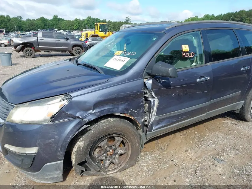 2013 CHEVROLET TRAVERSE LS