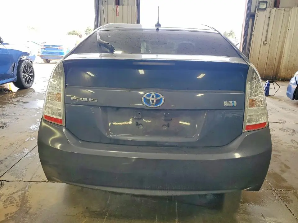 2010 TOYOTA PRIUS III  