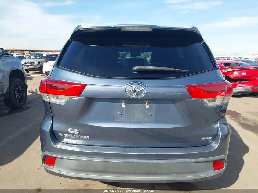 2019 TOYOTA HIGHLANDER LE