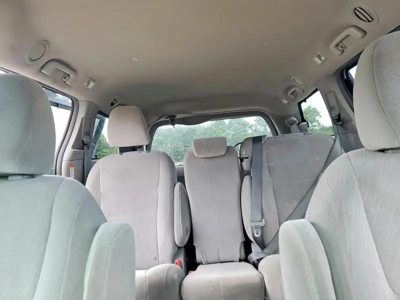 2016 TOYOTA SIENNA LE  