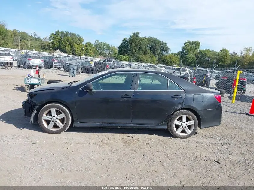 2014 TOYOTA CAMRY SE