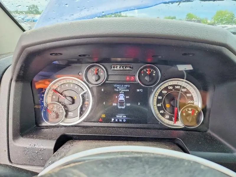 2016 RAM 1500 SLT  