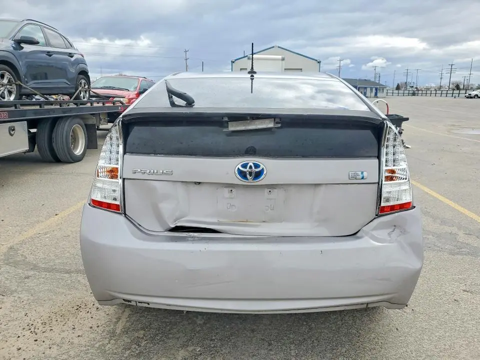 2010 TOYOTA PRIUS V  