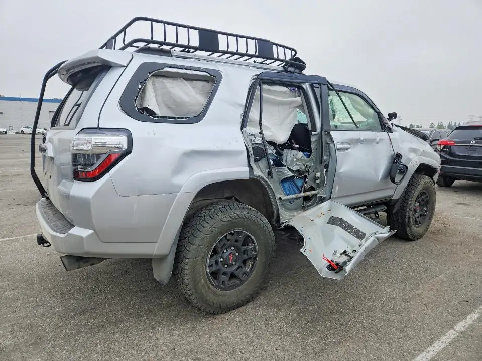 2020 TOYOTA 4RUNNER SR5  