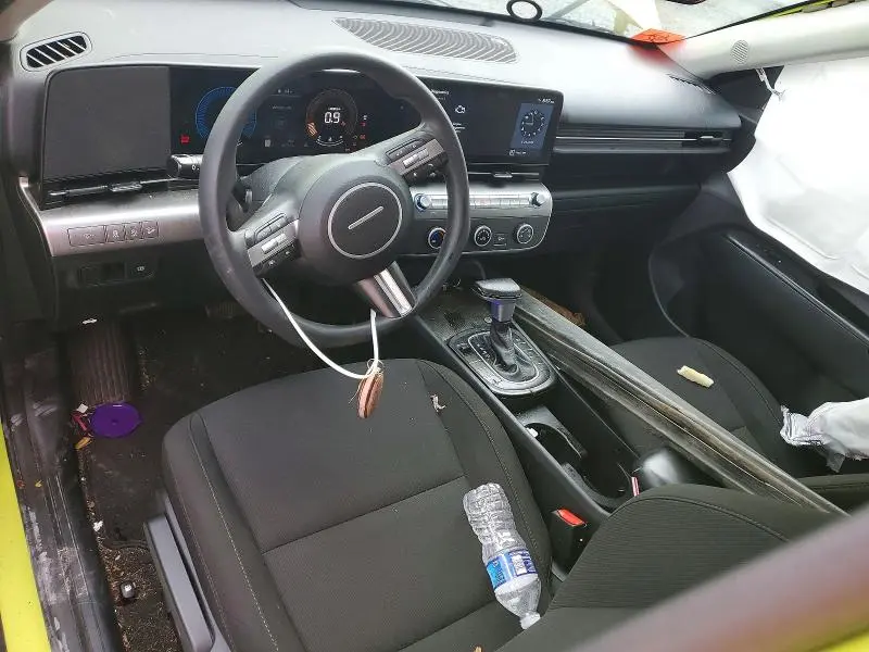 2024 HYUNDAI KONA SE  