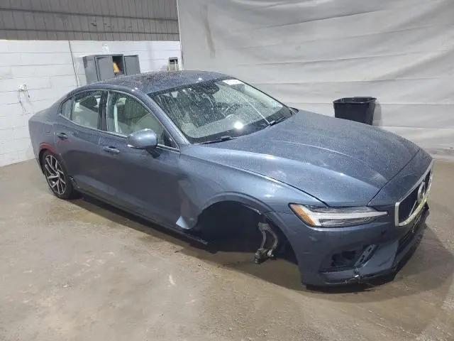 2020 VOLVO S60 T6 MOMENTUM  