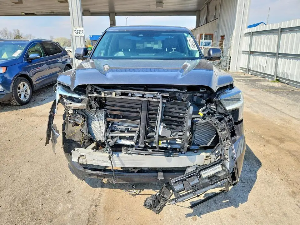 2022 TOYOTA TUNDRA SR5  