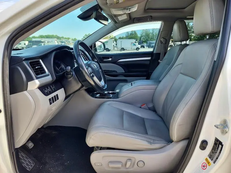 2019 TOYOTA HIGHLANDER XLE  
