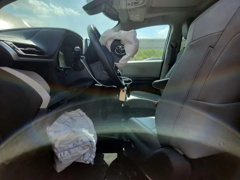 2022 TOYOTA SIENNA XLE  
