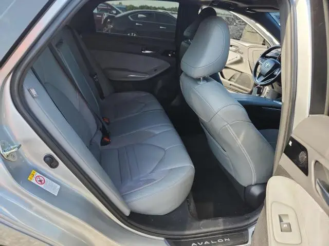 2019 TOYOTA AVALON XLE  